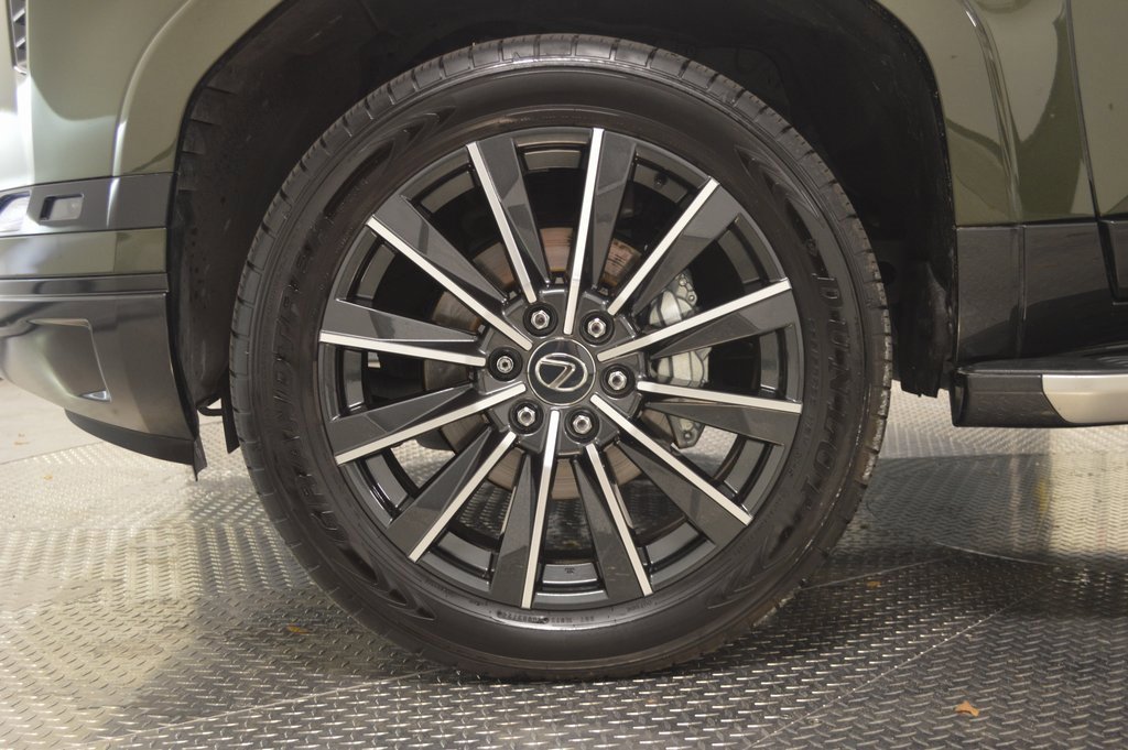 Used 2024 Lexus GX 550 w/ Accessory Package (Z1) image 13