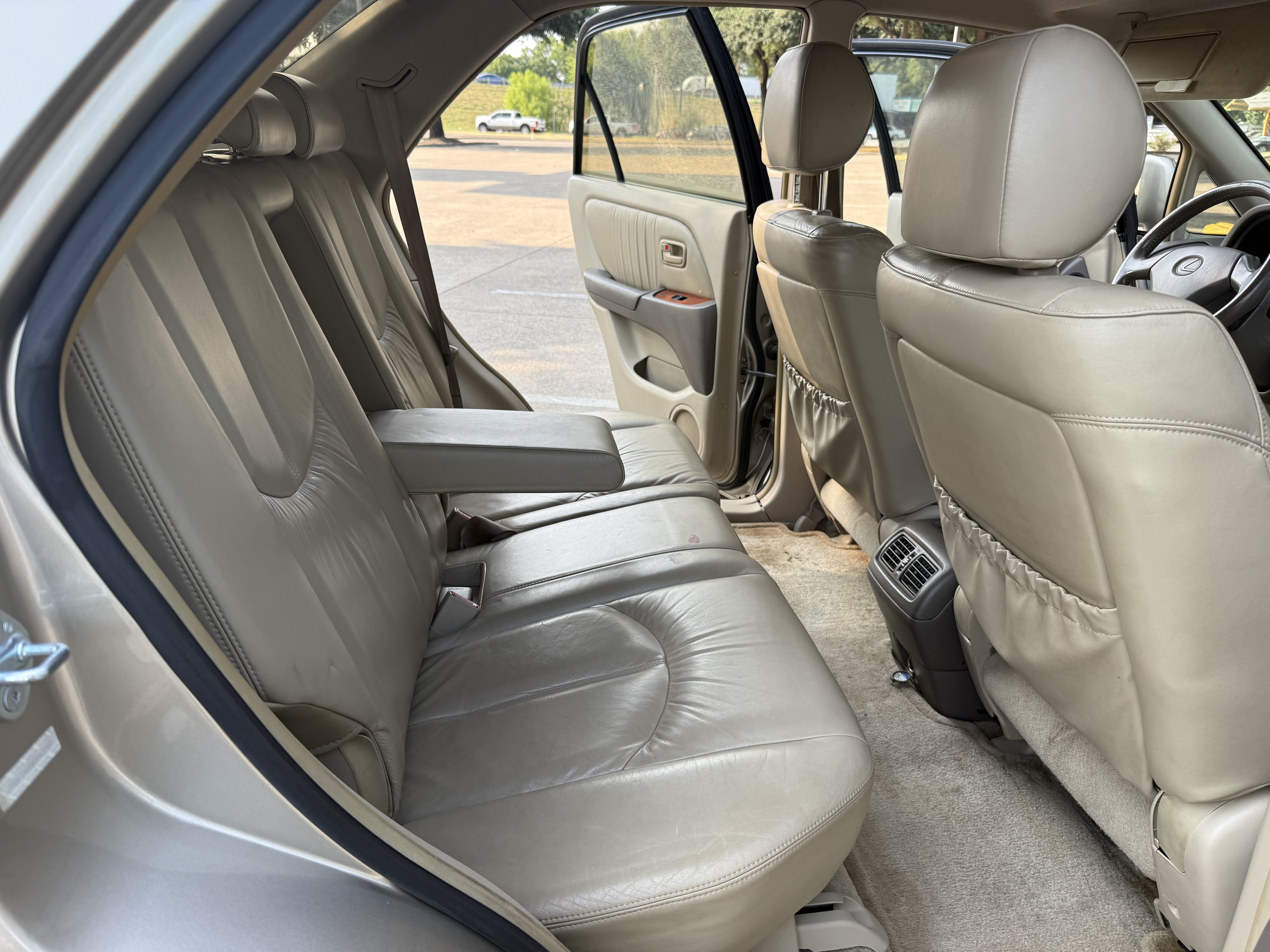 Used 1999 Lexus RX 300 w/ Premium Pkg FWD image 17
