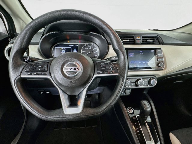 Used 2022 Nissan Versa SV FWD image 2