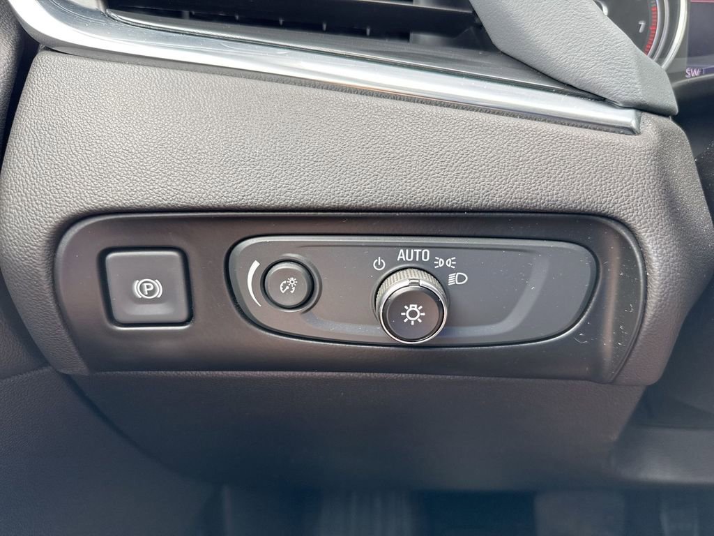 Used 2021 Buick Enclave Essence FWD image 18