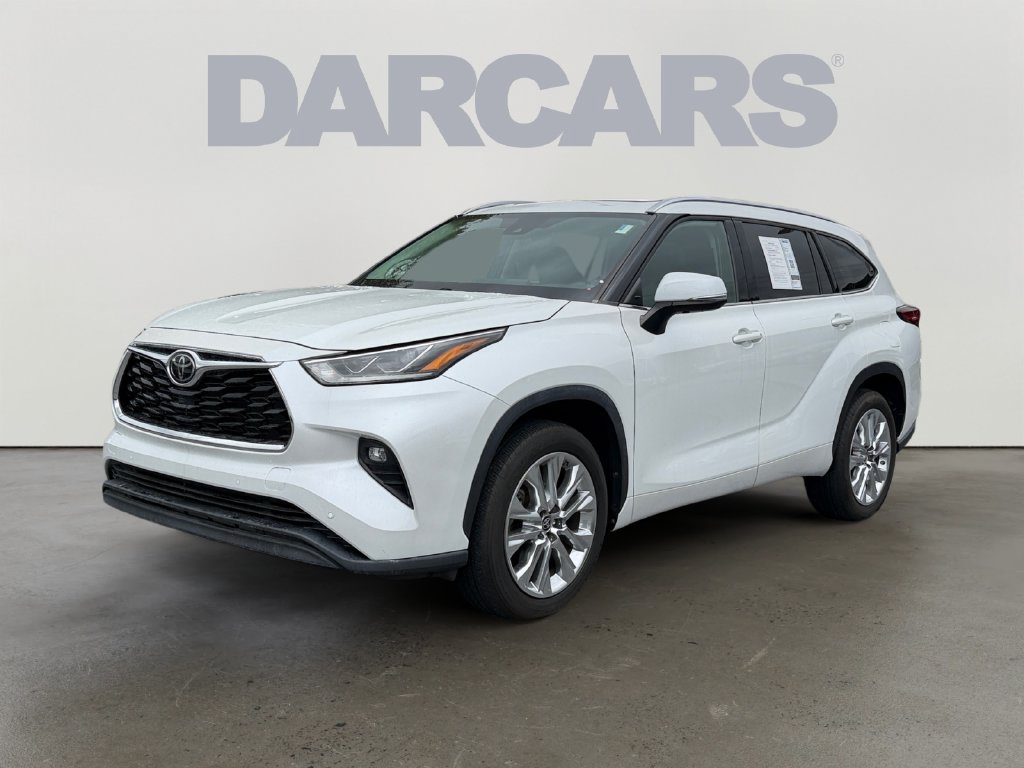 Used 2023 Toyota Highlander Limited FWD image 3