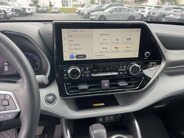 Used 2023 Toyota Highlander Limited FWD image 25