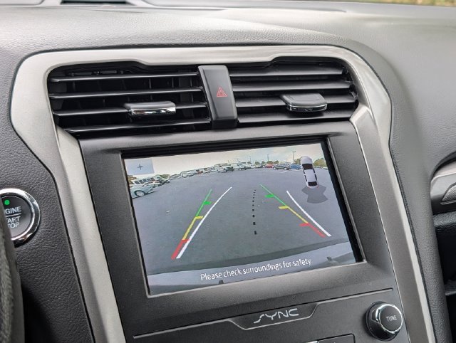 Used 2020 Ford Fusion SE FWD image 20