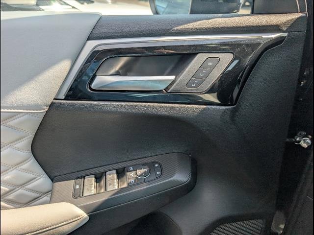 Used 2024 Mitsubishi Outlander SEL image 13