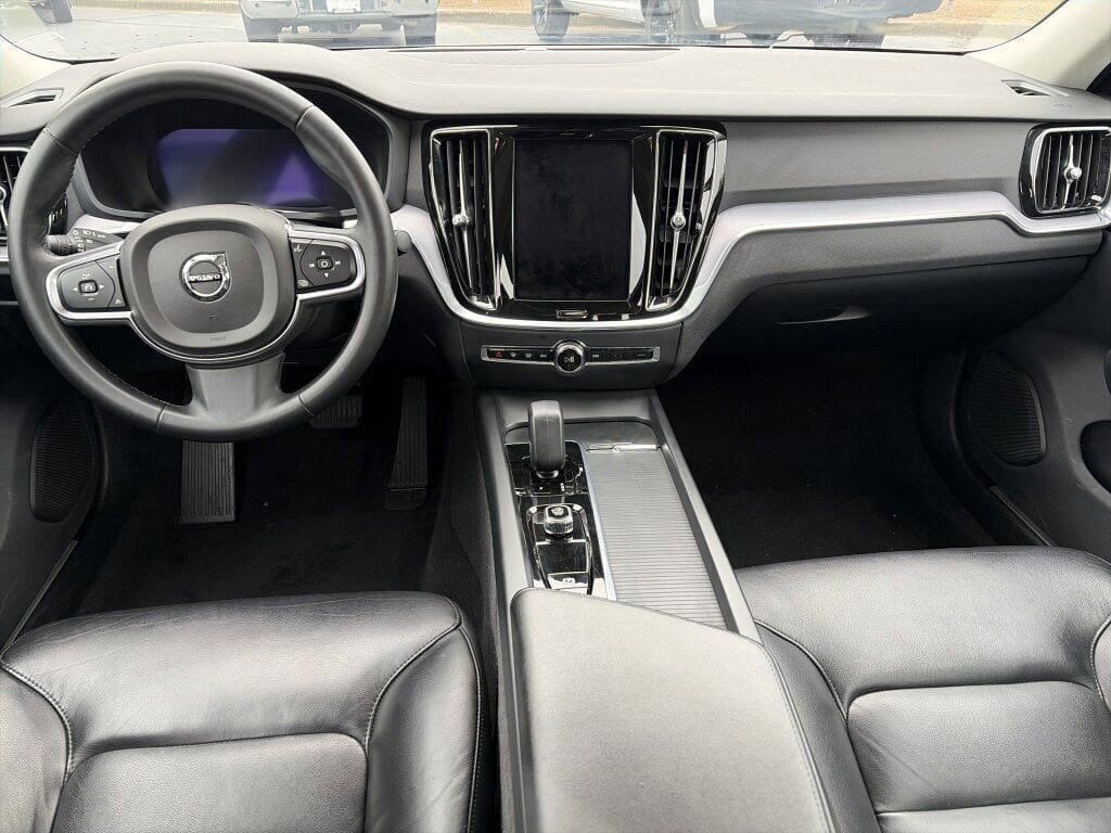 Used 2024 Volvo S60 B5 Core image 10