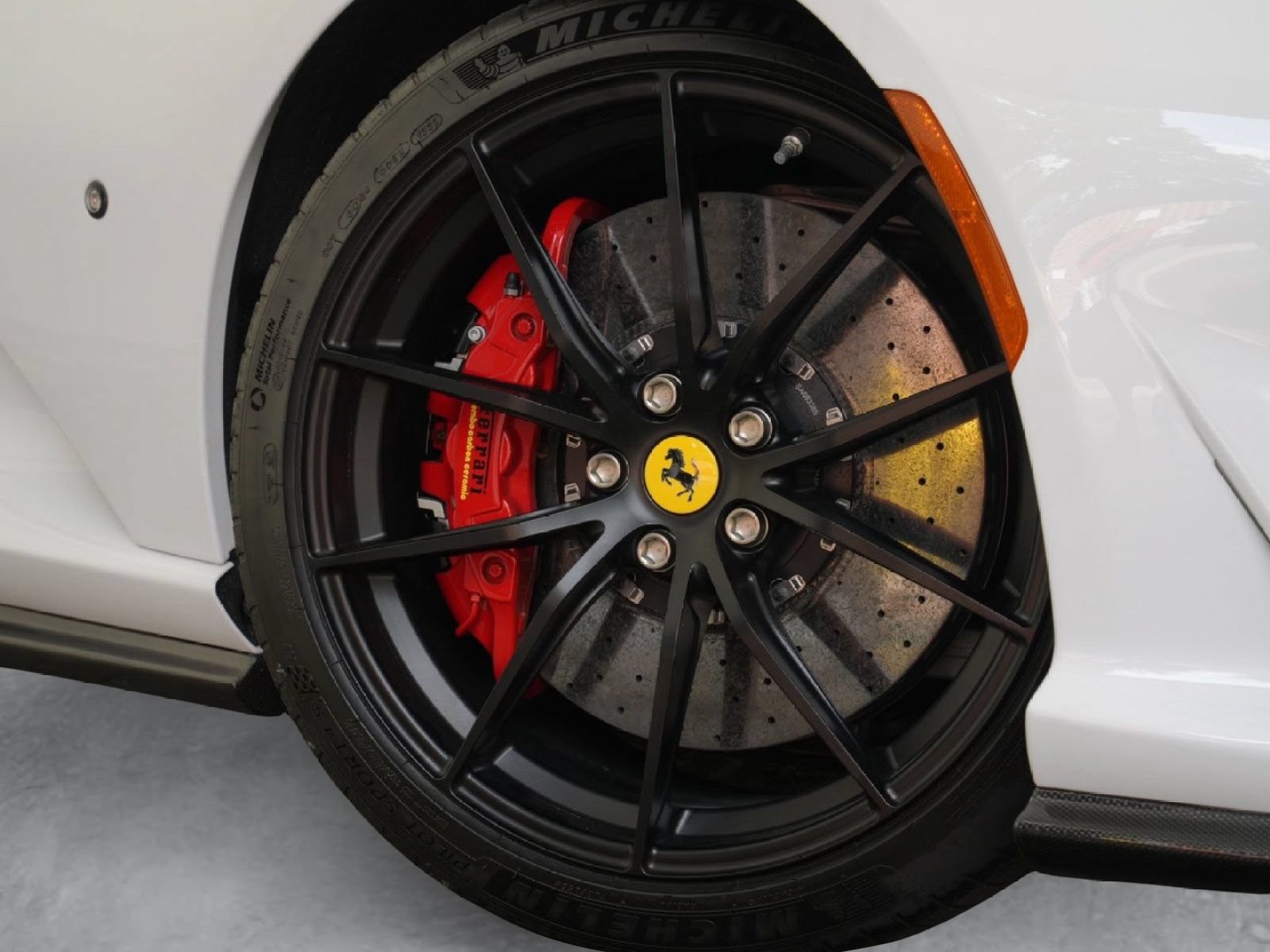 Used 2022 Ferrari 812 GTS RWD image 3