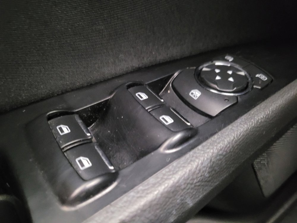 Used 2016 Ford Fusion SE FWD image 27