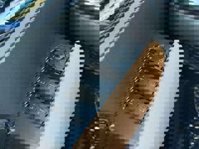 Used 2025 GMC Canyon AT4 w/ Technology Plus Package image 18