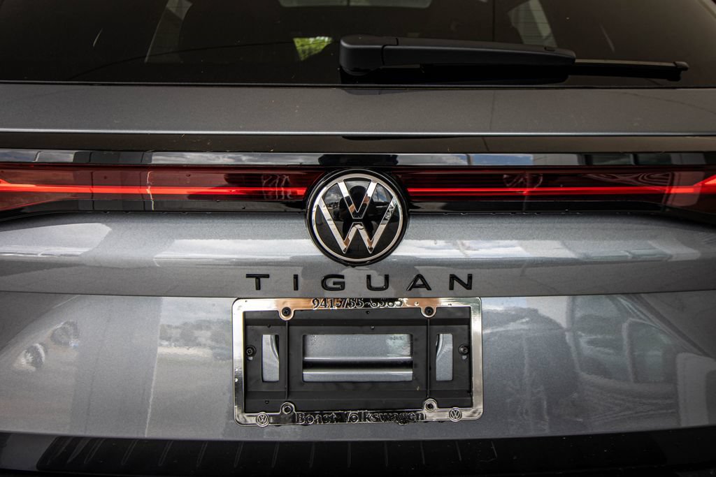 New 2026 Volkswagen Tiguan SE R-Line FWD image 18