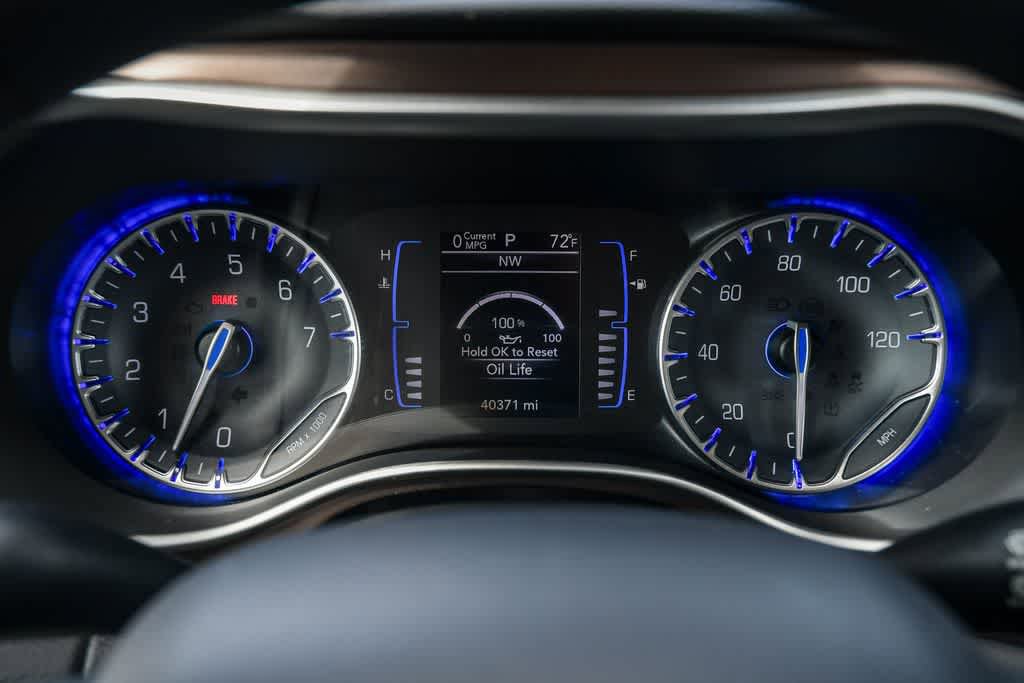 Used 2019 Chrysler Pacifica L FWD image 23