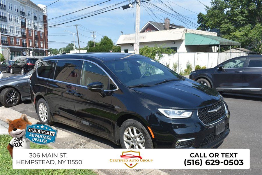 Used 2025 Chrysler Pacifica Select FWD image 4