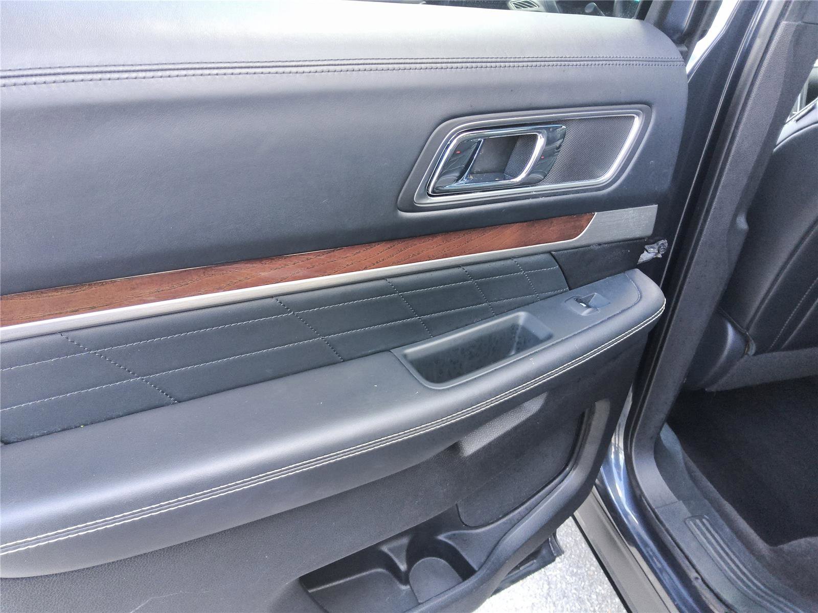 Used 2017 Ford Explorer Platinum image 19