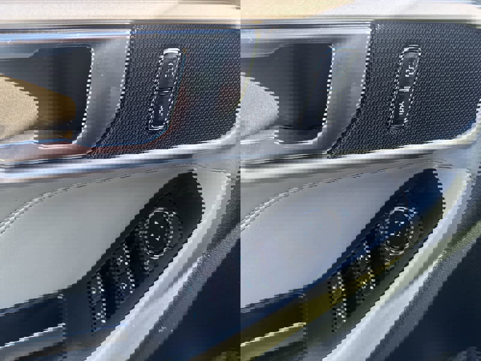 Used 2021 Ford Explorer XLT w/ Equipment Group 202A image 19