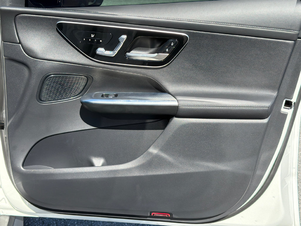 Used 2024 Mercedes-Benz GLC 300 4MATIC image 14