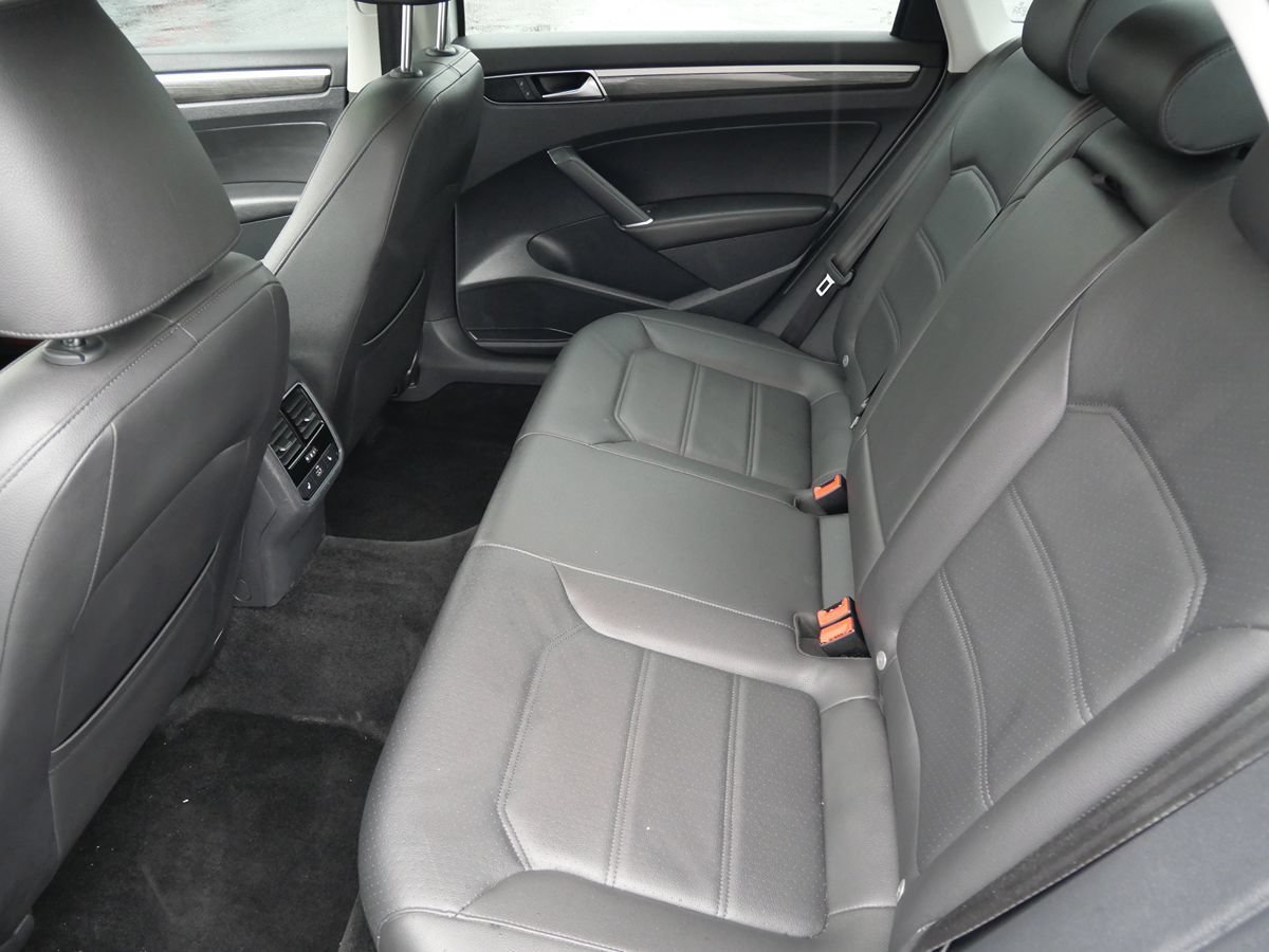 Used 2017 Volkswagen Passat 1.8T SE FWD image 24