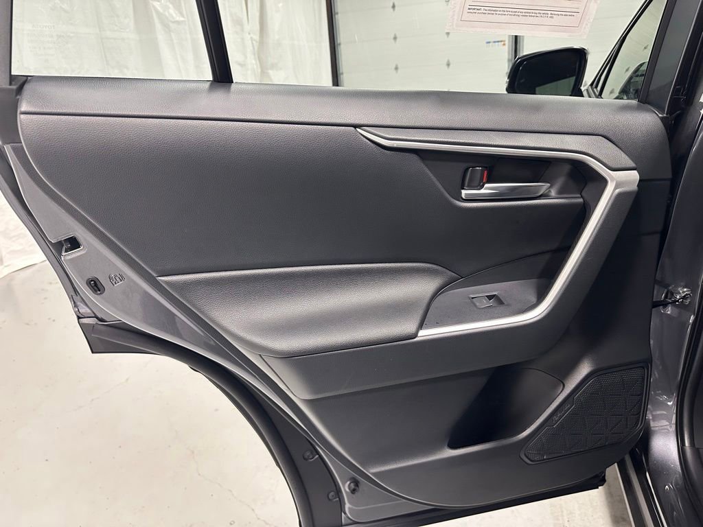 Used 2025 Toyota RAV4 XLE AWD/4WD image 37