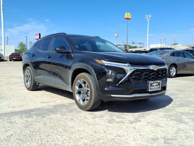 Used 2026 Chevrolet Trax LT FWD image 3