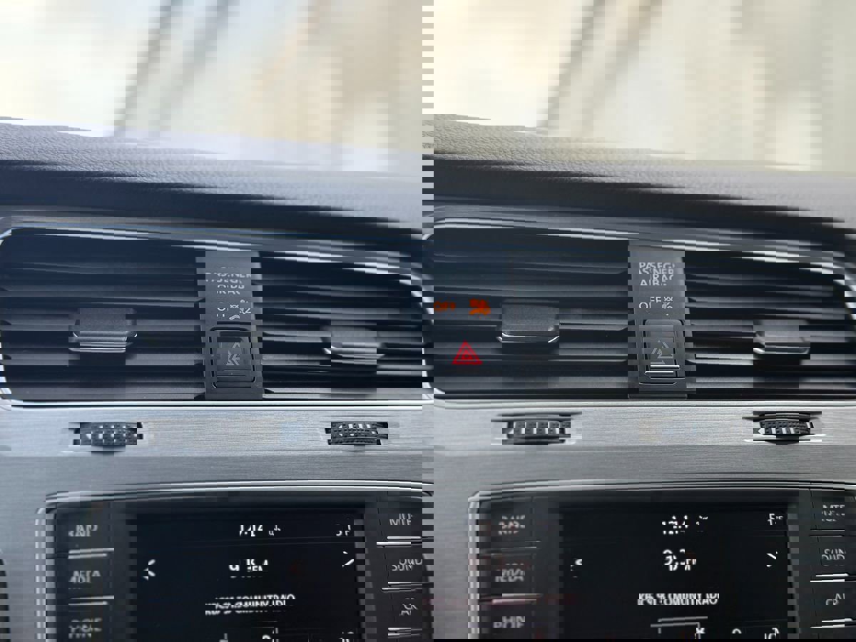 Used 2017 Volkswagen Golf S image 21