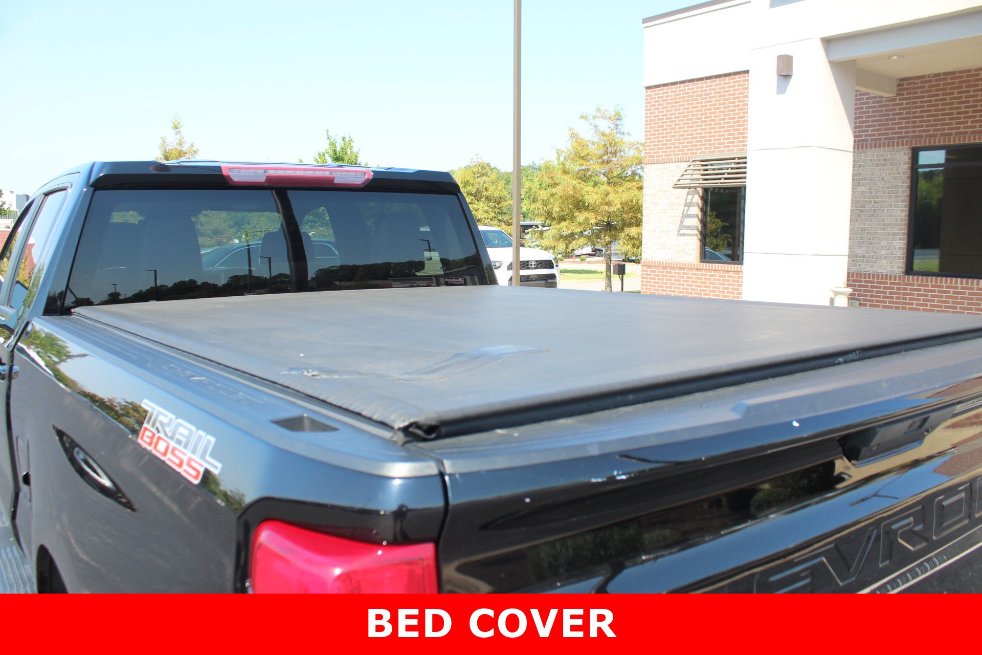 Used 2022 Chevrolet Silverado 1500 LT Trail Boss w/ Bed Protection Package AWD/4WD image 8