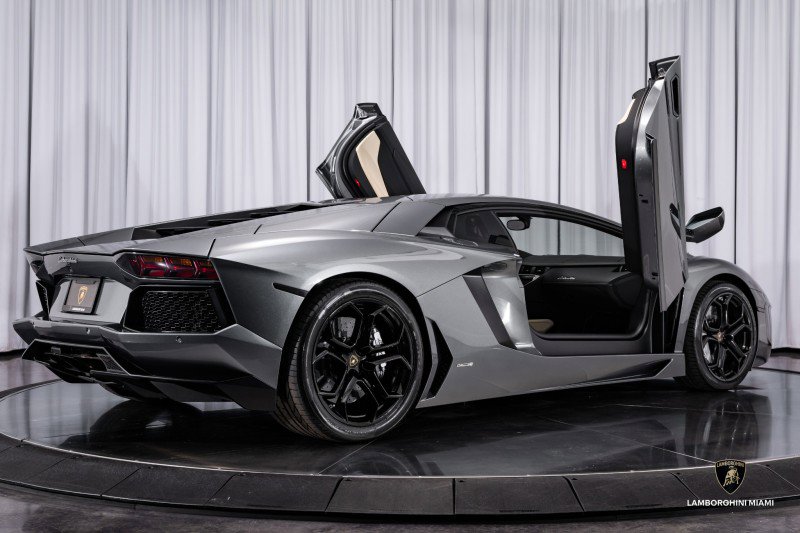 Used 2012 Lamborghini Aventador LP 700-4 image 23
