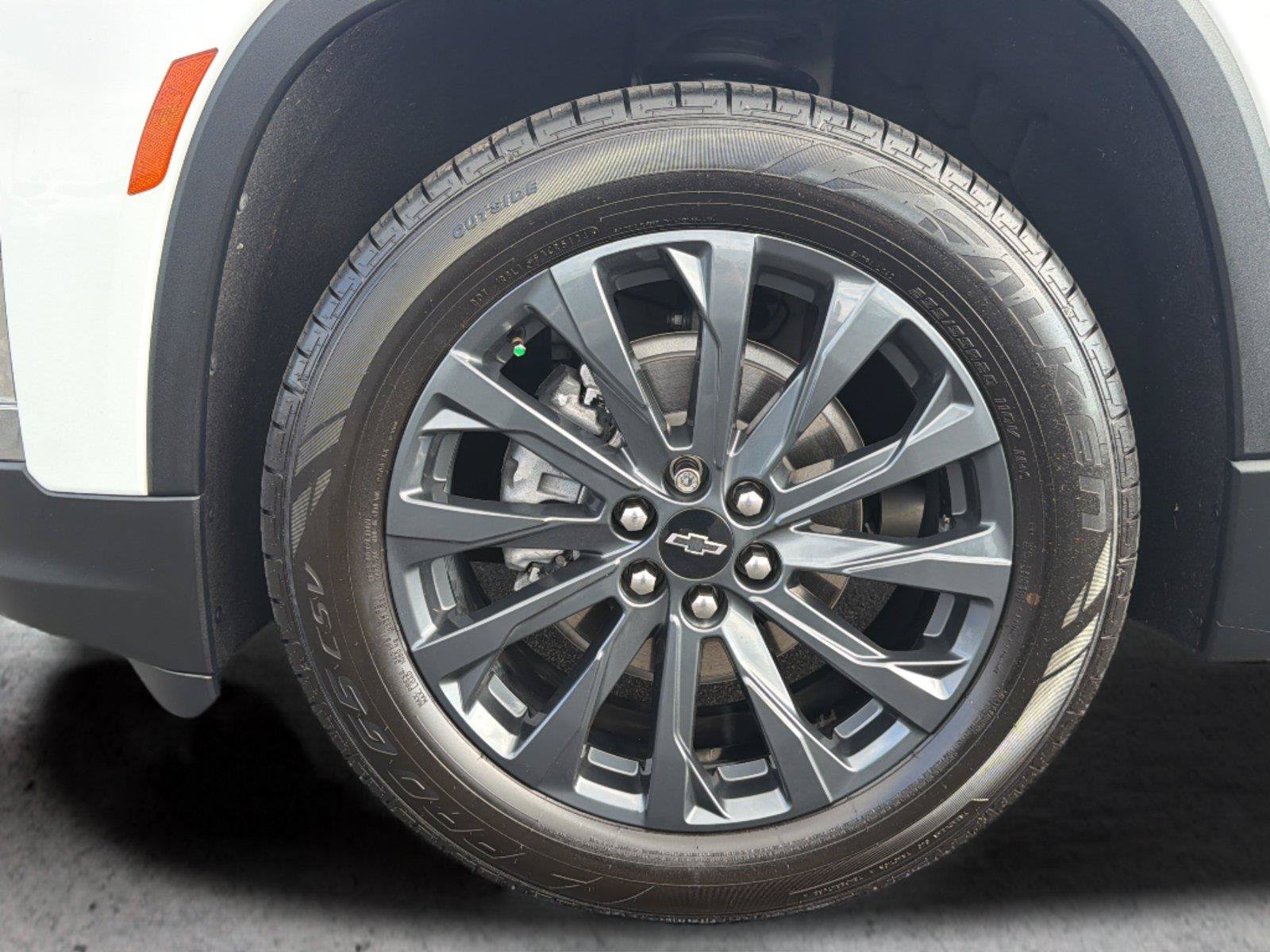Used 2022 Chevrolet Traverse RS FWD image 32