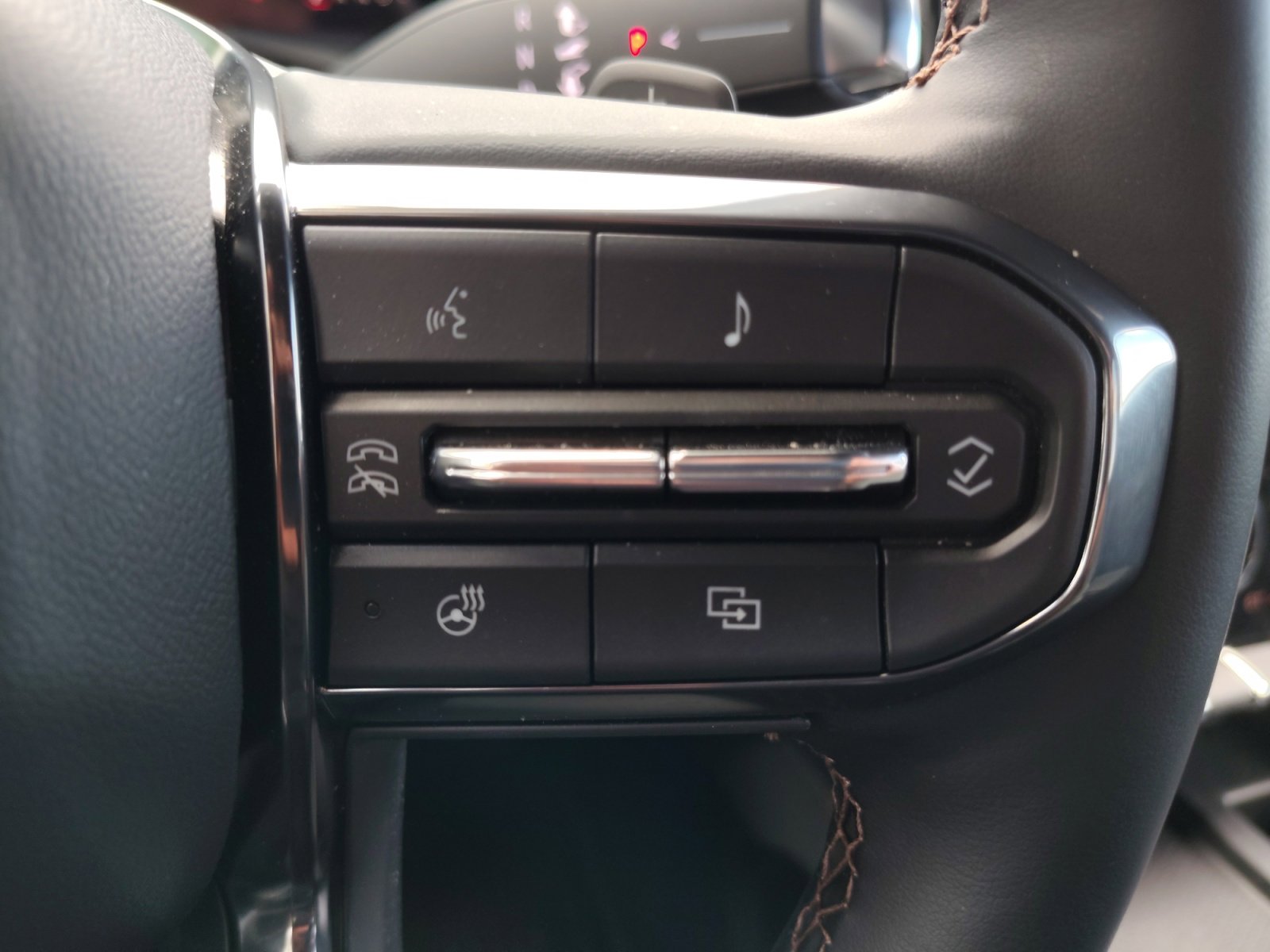 New 2026 GMC Acadia AT4 w/ LPO, Floor Liner Package image 27