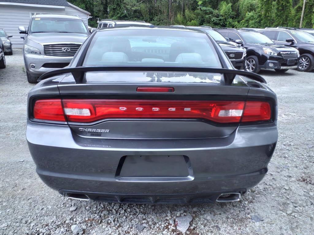 Used 2012 Dodge Charger SE RWD image 2