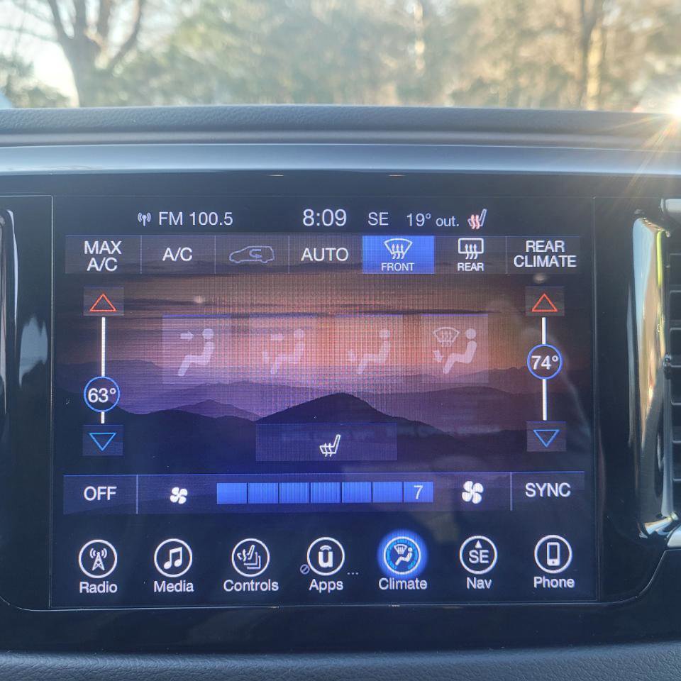 Used 2017 Chrysler Pacifica Touring-L w/ Tire & Wheel Group image 18