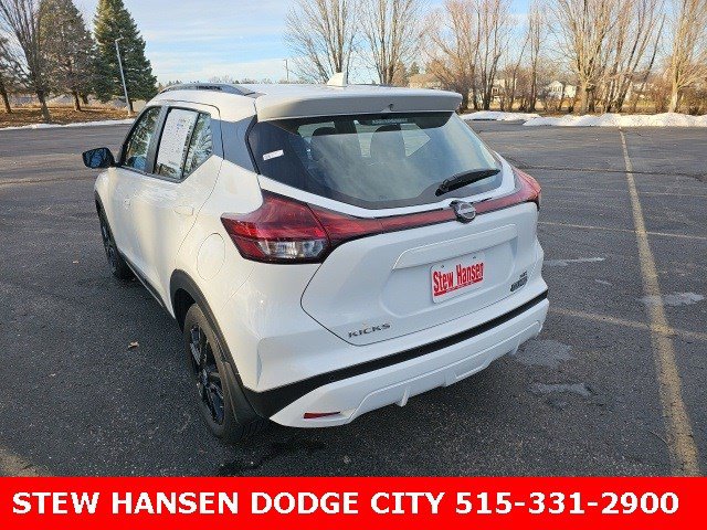 Used 2024 Nissan Kicks SR image 3
