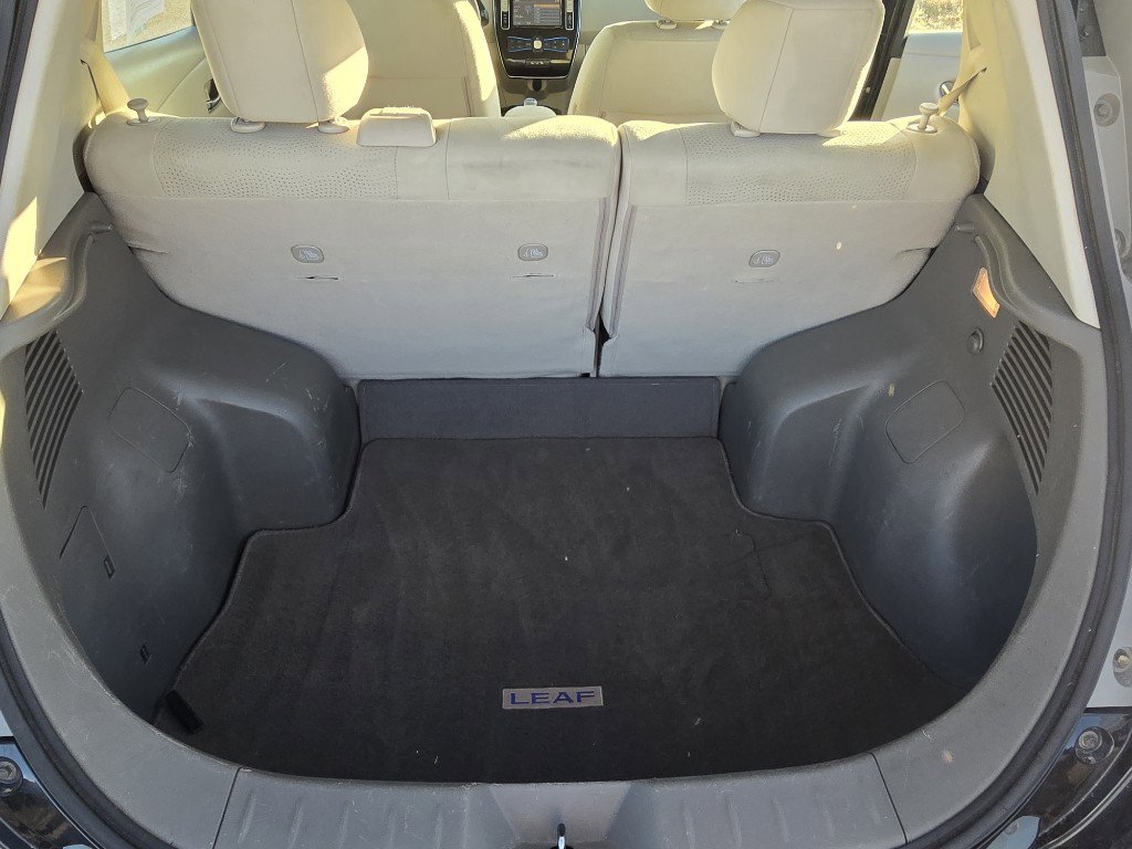 Used 2014 Nissan Leaf SV w/ LED & Quick Charge Package image 28