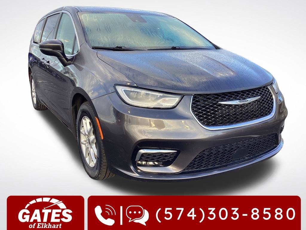 Used 2023 Chrysler Pacifica Touring-L FWD image 1