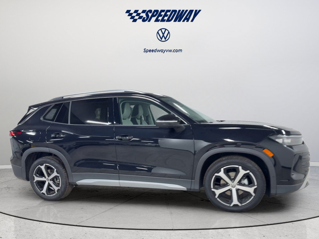 New 2026 Volkswagen Tiguan SE FWD image 3