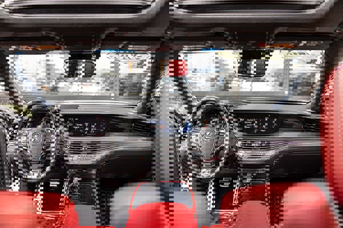 Used 2018 Lexus LS 500 F Sport w/ Accessory Package (Z1) image 38