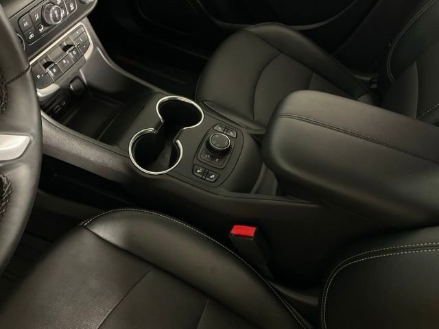 Used 2024 GMC Terrain SLT image 16