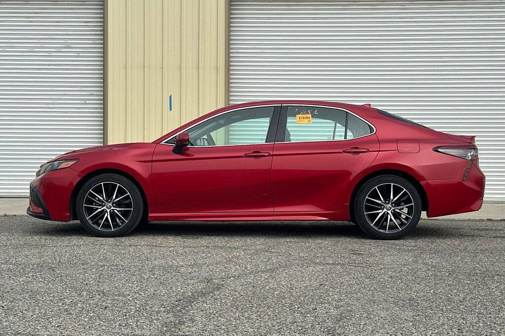 Used 2024 Toyota Camry SE video 3