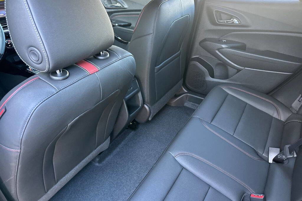 New 2026 Chevrolet Trax RS w/ Sunroof Package image 13