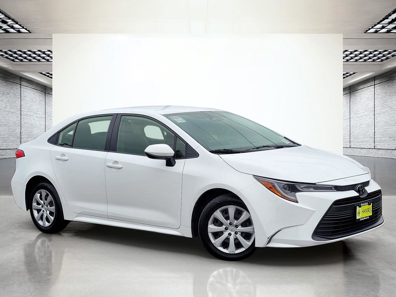 Used 2023 Toyota Corolla LE FWD image 2
