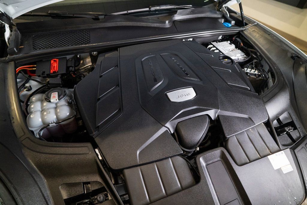 Certified 2023 Porsche Cayenne Platinum Edition image 41