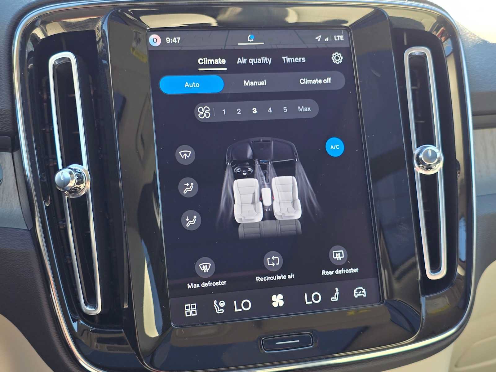 Certified 2026 Volvo XC40 B5 Plus AWD/4WD image 29