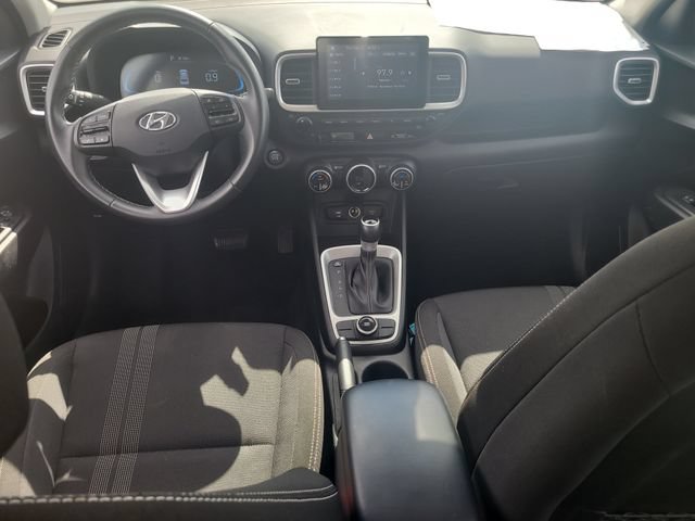 Used 2025 Hyundai Venue SEL FWD image 13