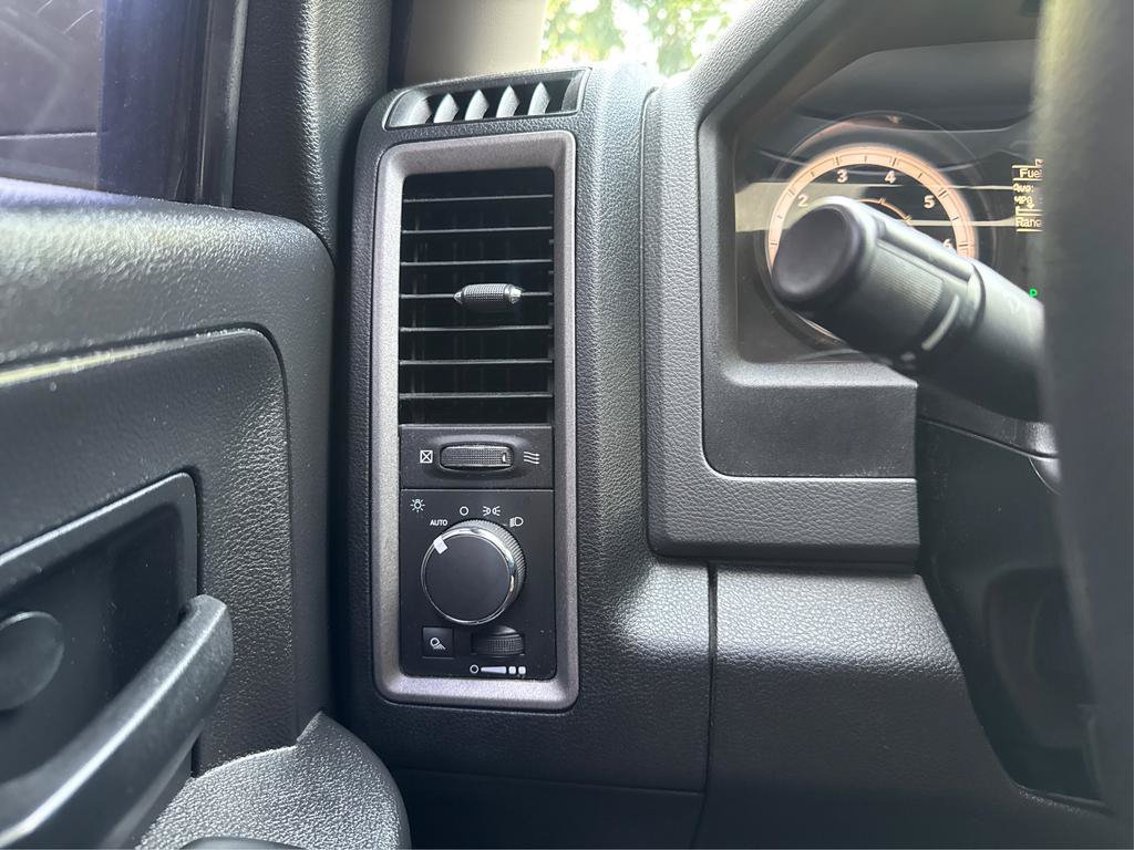 Used 2016 RAM 2500 Tradesman w/ Chrome Appearance Group RWD image 17