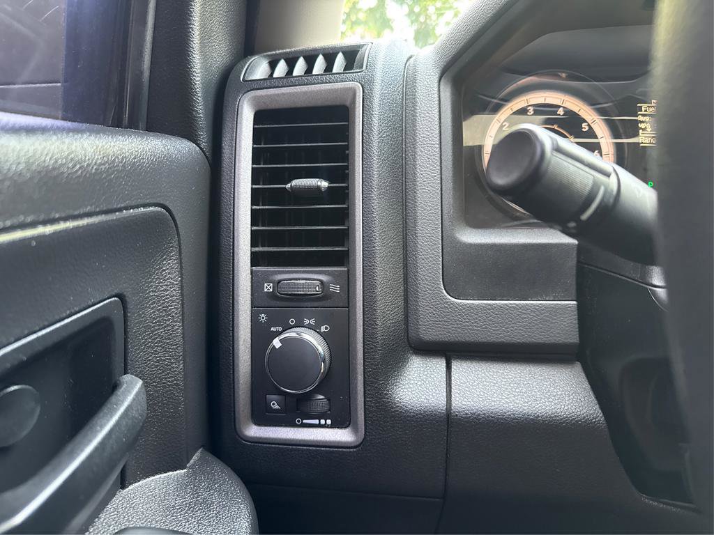 Used 2016 RAM 2500 Tradesman w/ Chrome Appearance Group RWD image 17