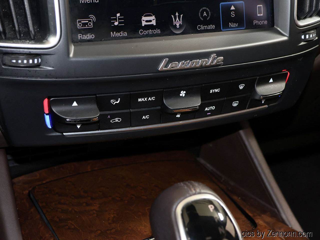Used 2018 Maserati Levante GranLusso AWD/4WD image 27