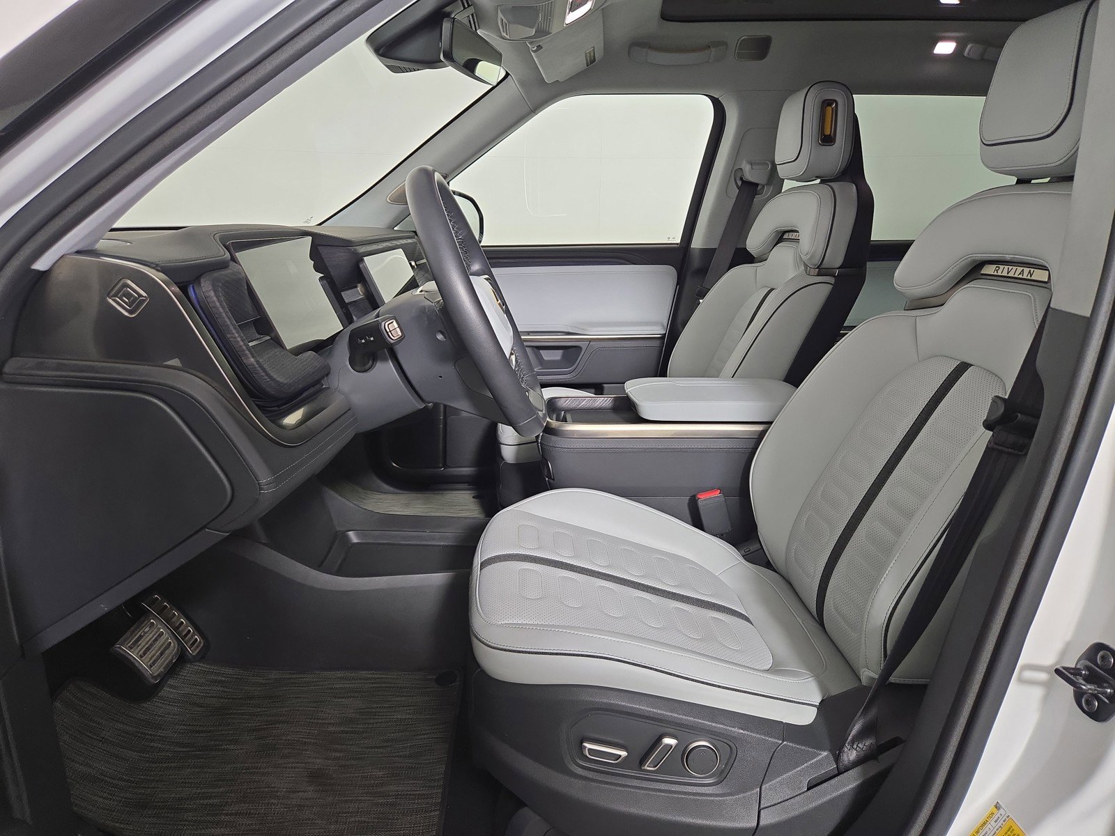Used 2024 Rivian R1S Adventure AWD/4WD image 20