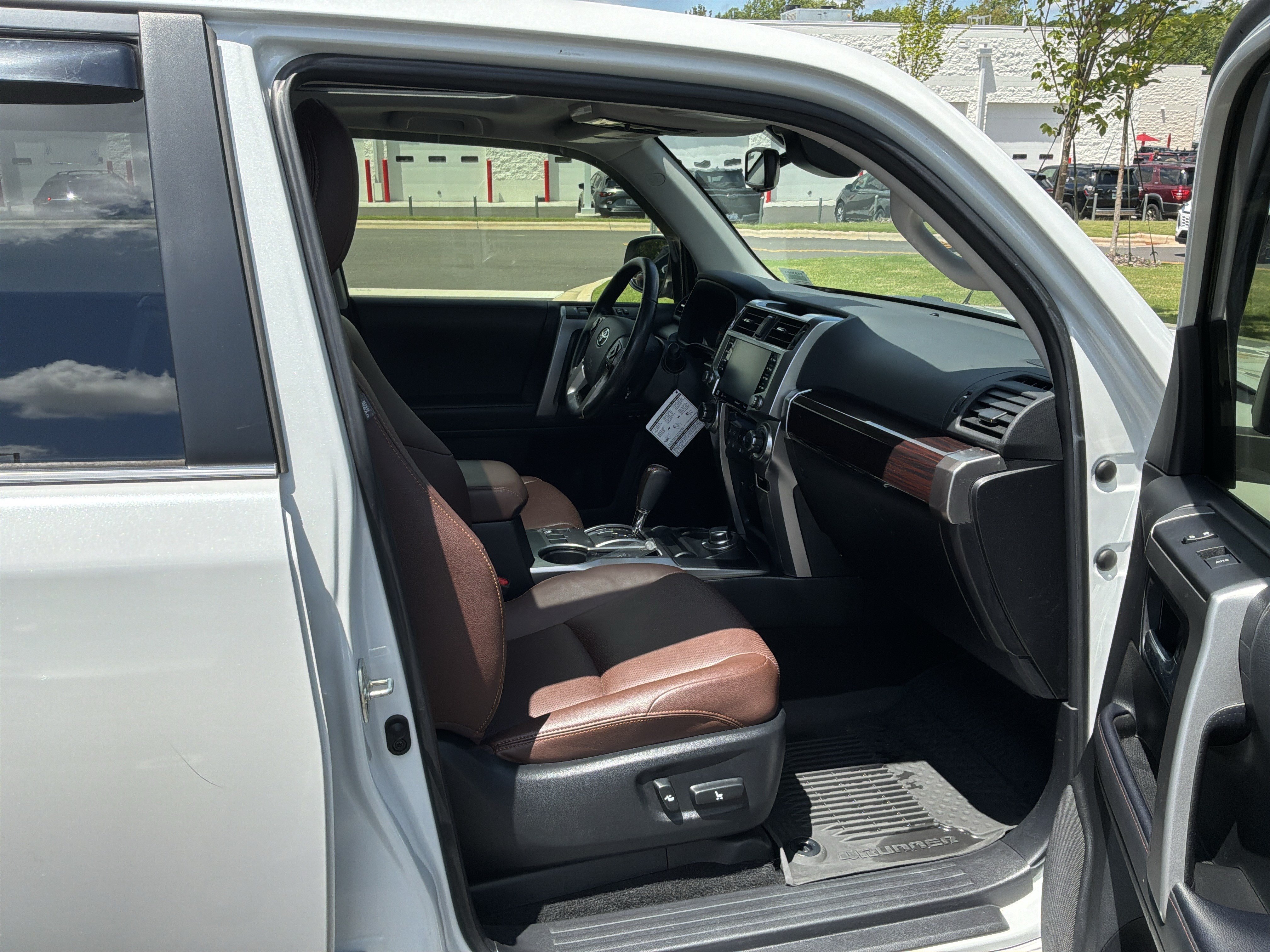 Used 2024 Toyota 4Runner Limited AWD/4WD image 33