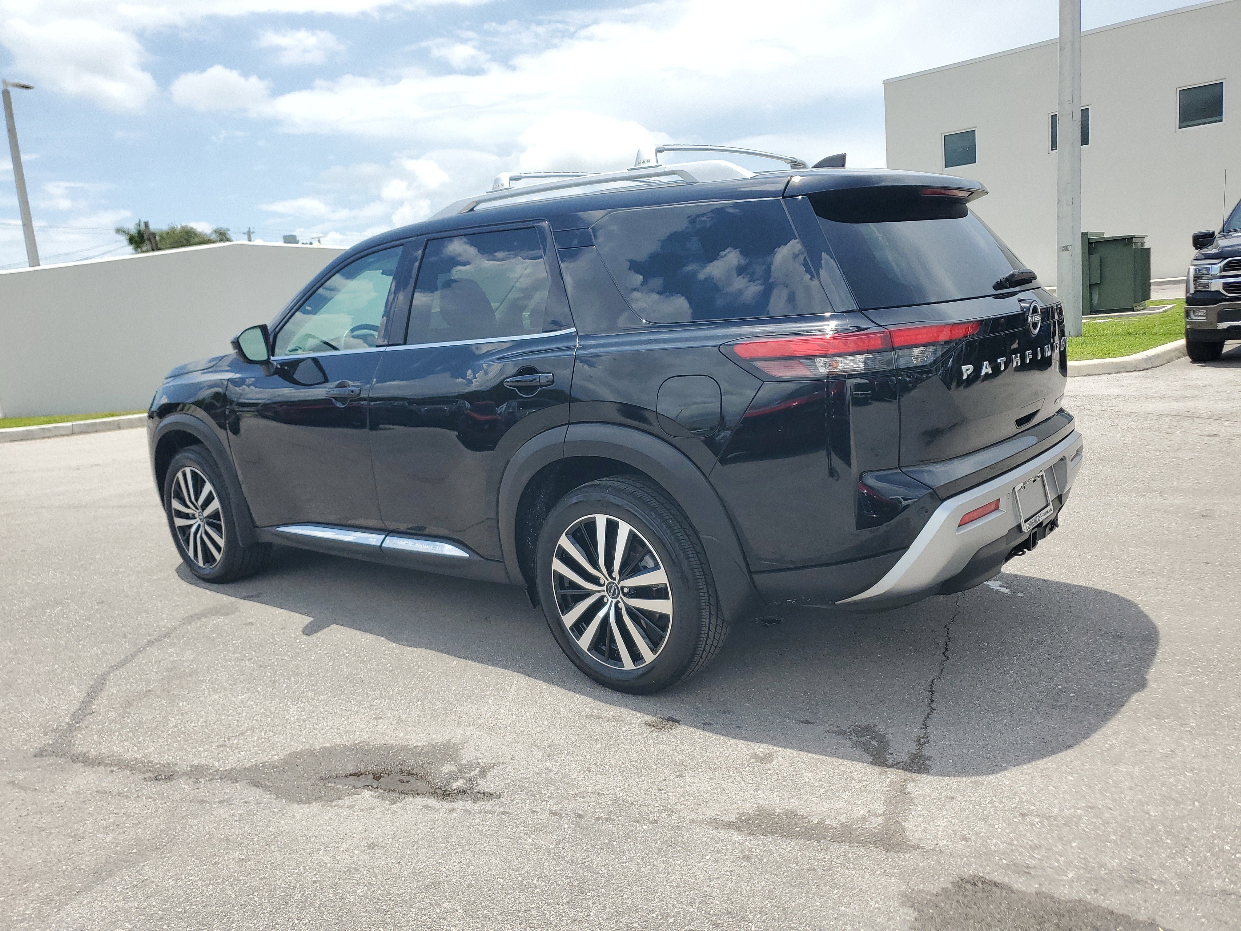 Certified 2024 Nissan Pathfinder Platinum w/ Cargo Package image 7