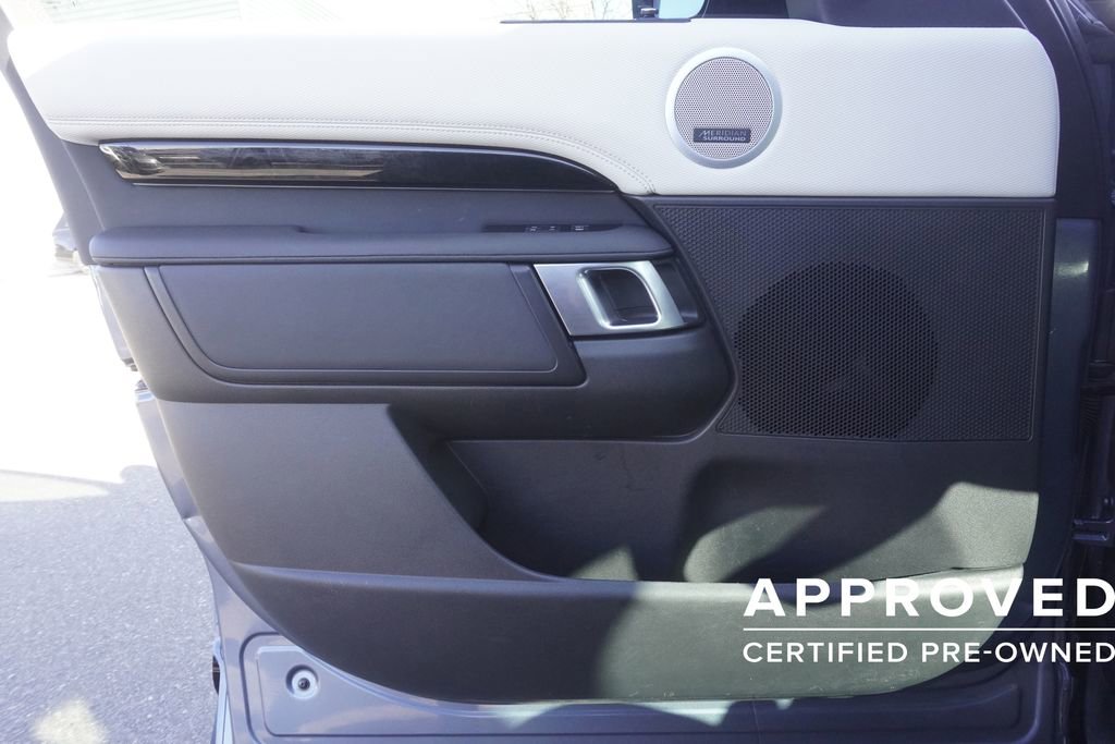 Used 2022 Land Rover Discovery S R-Dynamic image 17