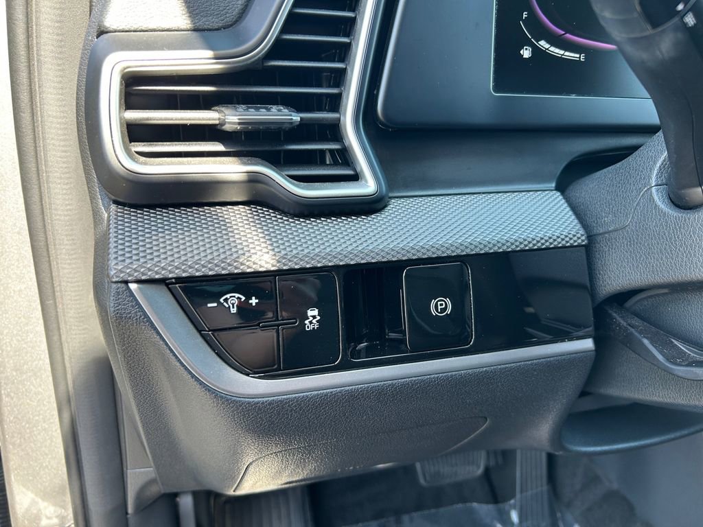 Used 2024 Kia Sportage LX image 21