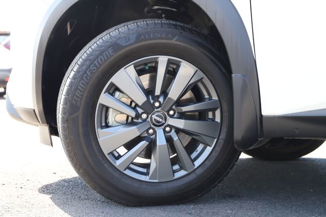 Used 2022 Nissan Pathfinder SV image 2