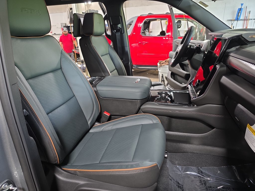 New 2026 GMC Yukon XL AT4 w/ AT4 Premium Plus Package AWD/4WD image 10